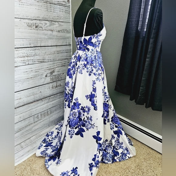 Stunning Windsor Floral Dress/ Gown - Picture 4 of 15
